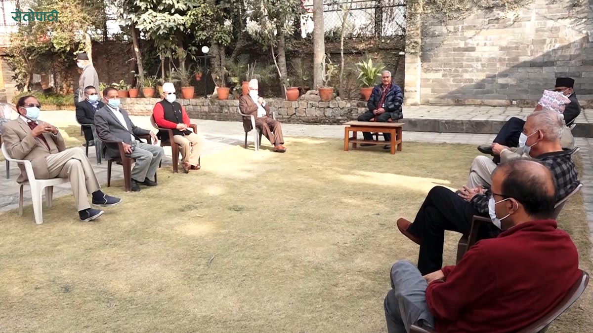 कांग्रेसको पदाधिकारी बैठक जारी